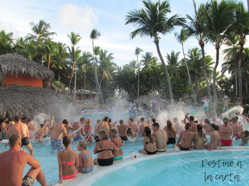 Fiesta de espuma en la piscina Punta Cana