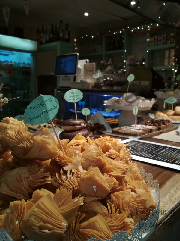 pastelitos fritos- mercado de san telmo buenos aires 